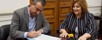 La Provincia firmó con la Municipalidad un acto compromiso por la educación