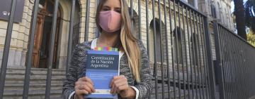 Se recibió de abogada tras examen virtual ante el intendente y un docente desde Tasmania