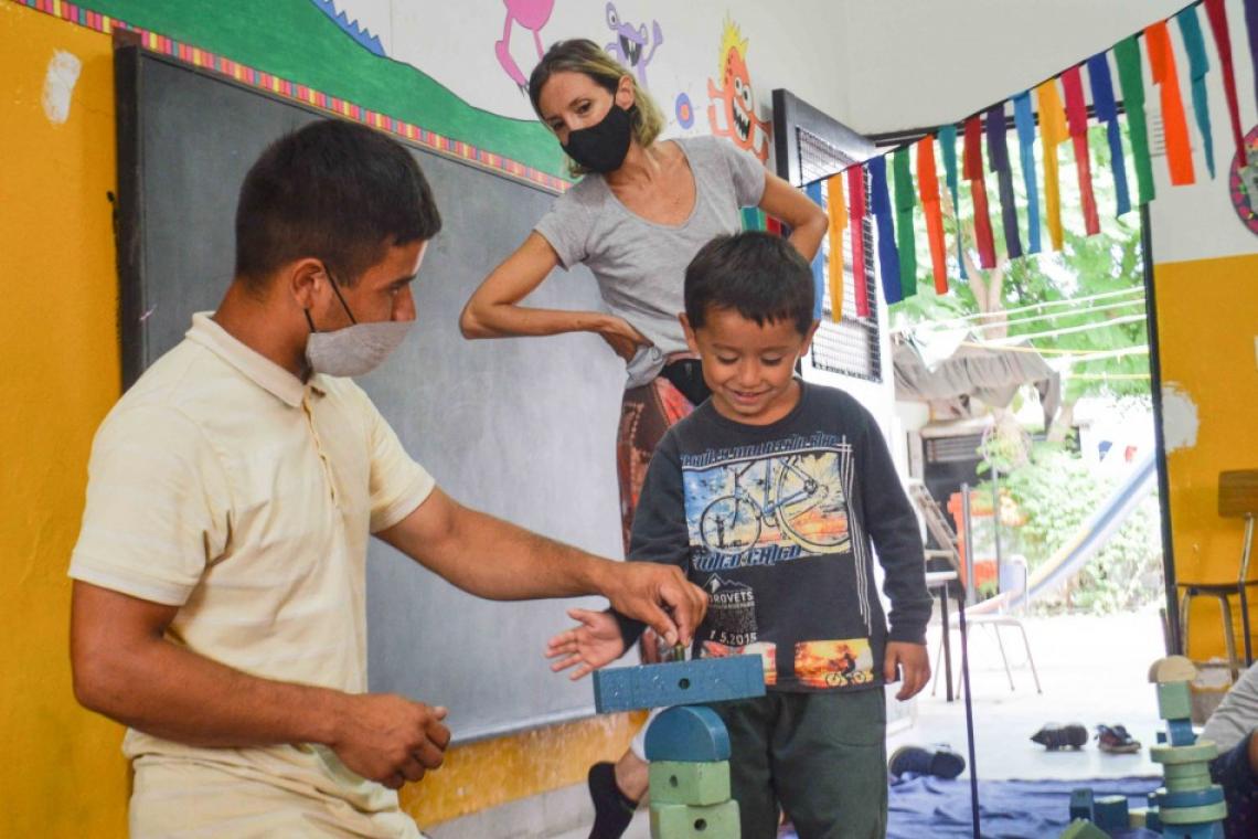 Jóvenes de barrio Ludueña diseñan juegos didácticos como salida laboral
