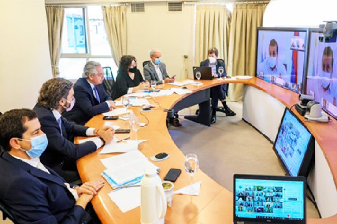 Los gobernadores están a favor de reducir vuelos y elogian distribución equitativa de vacunas