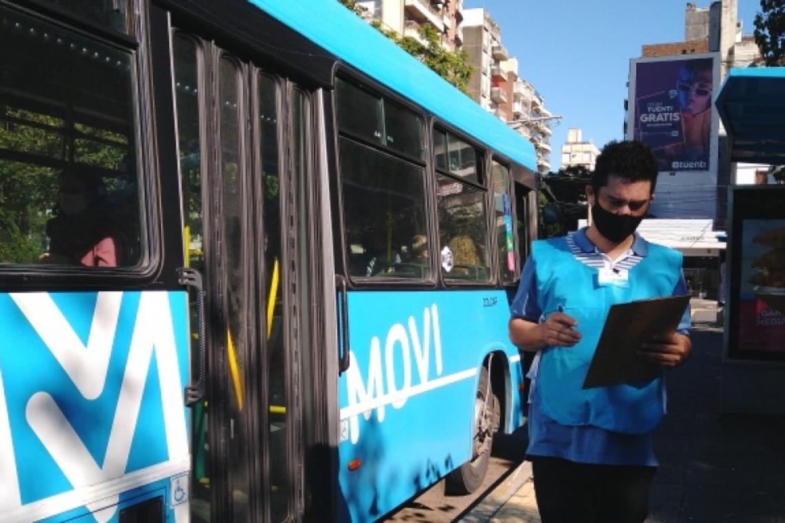 Plaza Sarmiento: La Municipalidad controla que se respete la ventilación cruzada en los colectivos