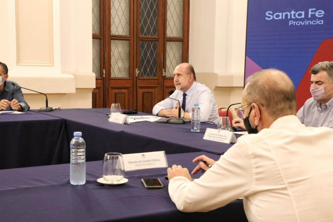 Perotti encabezó encuentros con integrantes del comité de expertos de salud provincial, y con intendentes y presidentes comunales.