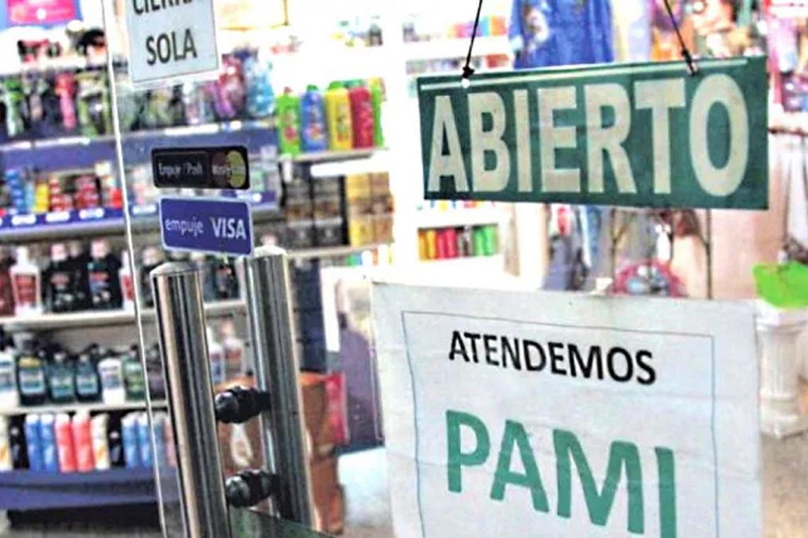 El municipio y el Colegio de Farmacéuticos lanzan una campaña para desalentar el uso de bolsas de plástico
