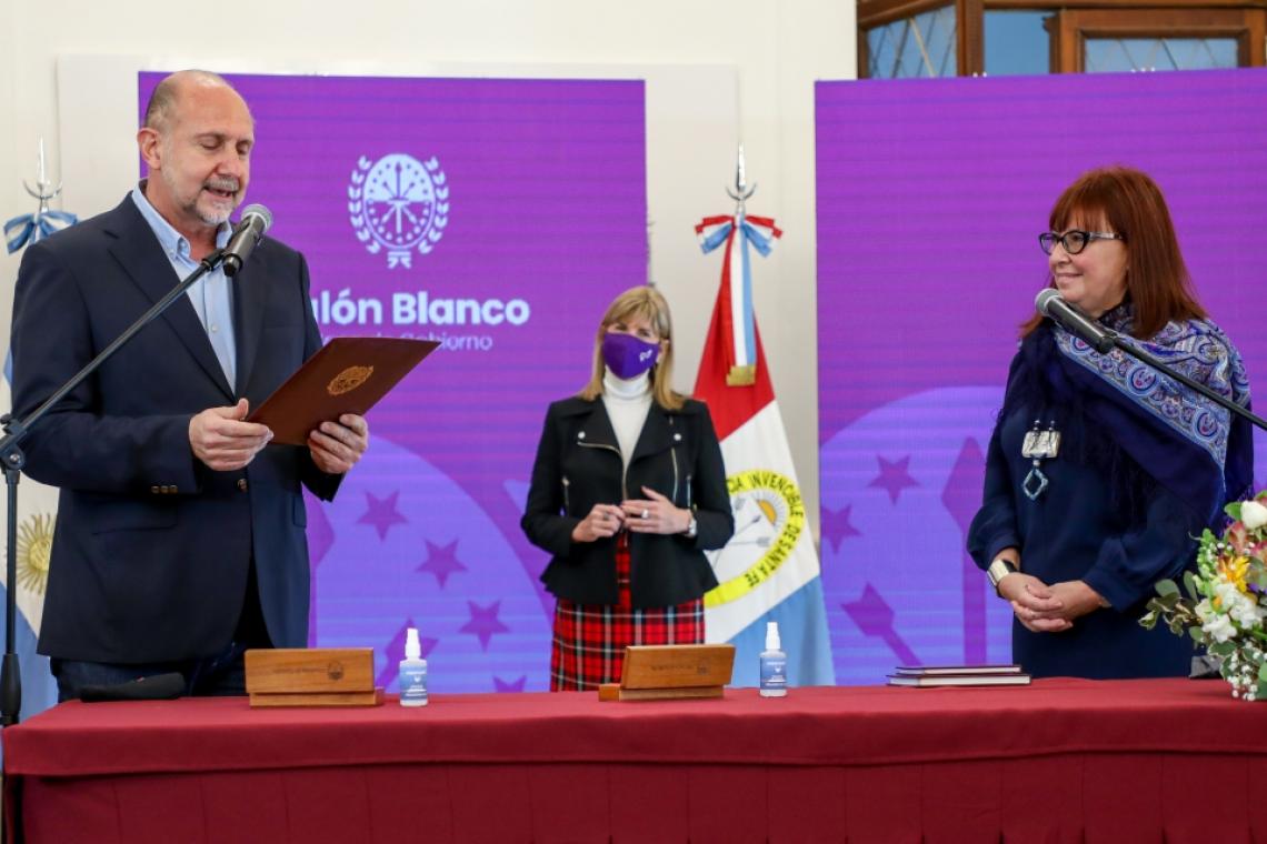 Perotti tomó juramento a la nueva ministra de igualdad, género y diversidad, Celia Arena