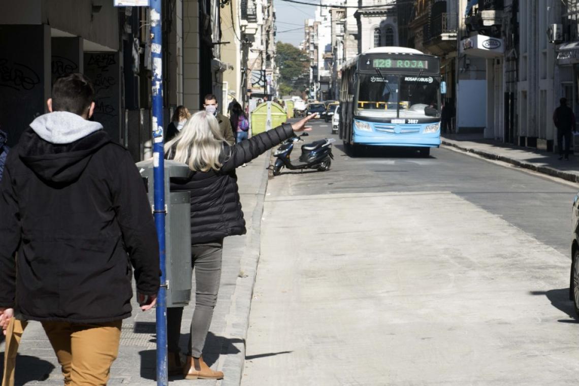 Finalizó la reconstrucción del cruce de calle y la parada de transporte en Mitre y Córdoba