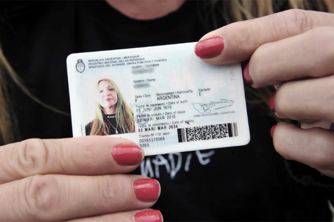 Desde hoy, las personas no binarias podrán elegir "X" en el DNI
