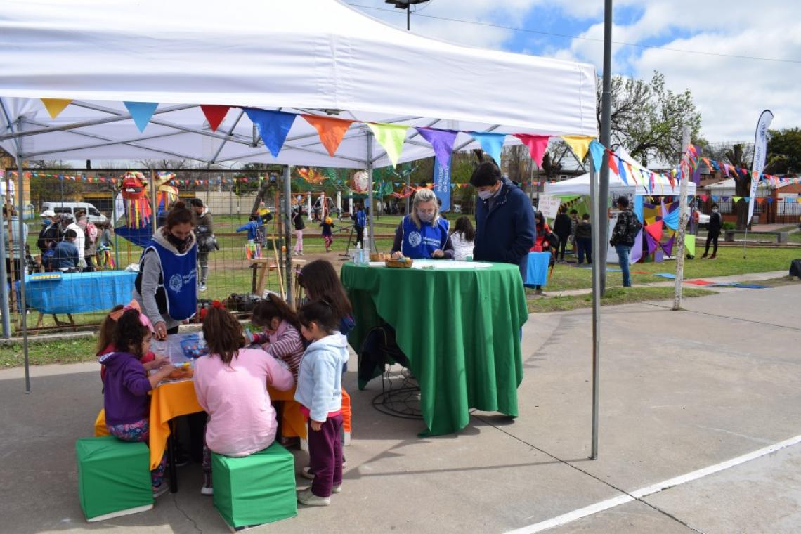 La «Plaza de los Cuidados» visitó el barrio La Esperanza