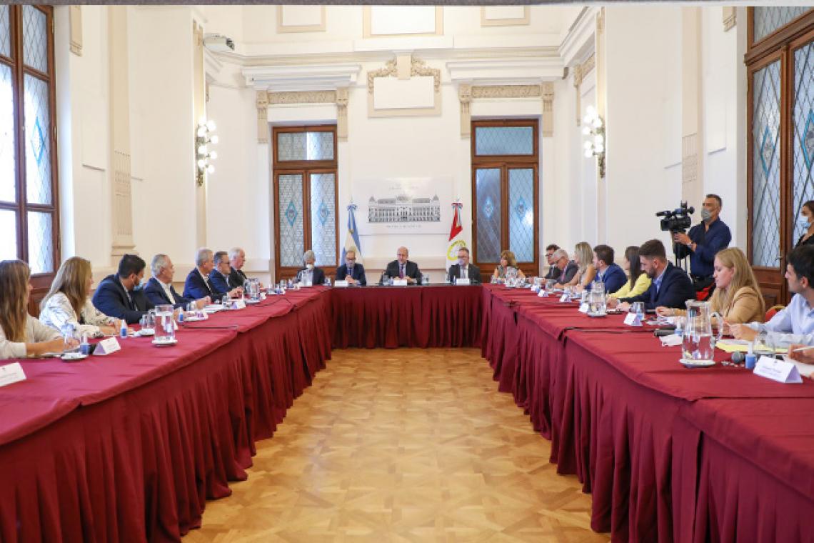 EL GOBERNADOR PEROTTI SE REUNIÓ EN LA CASA GRIS CON LEGISLADORES NACIONALES