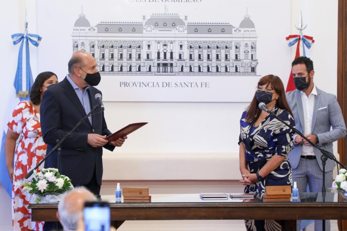 PEROTTI TOMÓ JURAMENTO A LAS FLAMANTES MINISTRAS DE GOBIERNO, CELIA ARENA; Y DE GÉNERO, FLORENCIA MARINARO