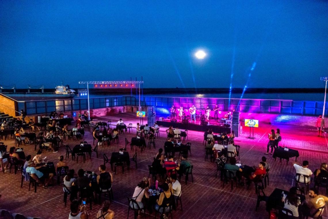 Continúan los recitales de artistas locales en el Anfiteatro del Parque de España