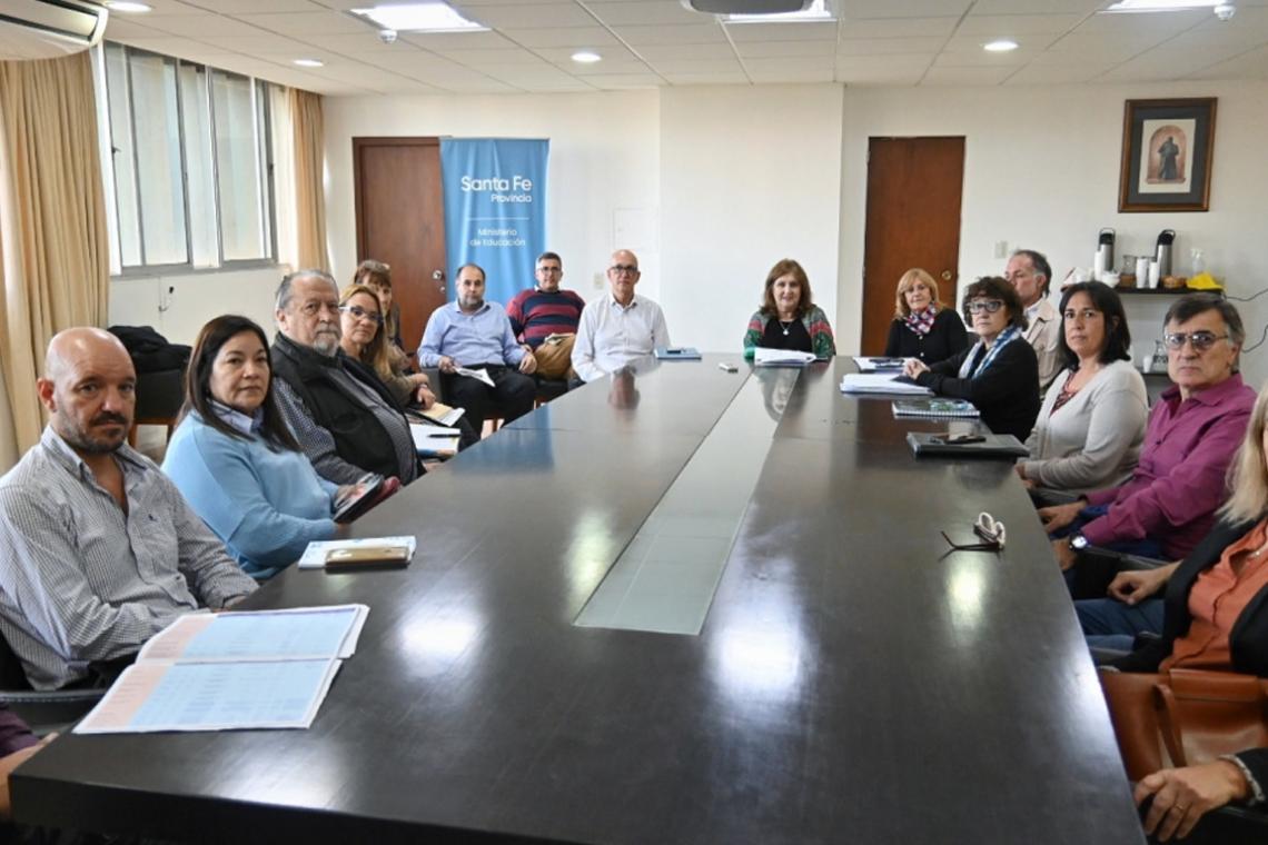 El ministerio de educación mantuvo reuniones técnico paritarias con gremios estatales y docentes