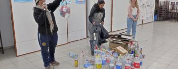 La concejala Mónica Ferrero visitó la Escuela 1400 en barrio Fontanarrosa y compartió una jornada de educación ambiental con alumnos y alumnas del nivel primario.