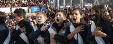 Promesas a la Bandera: Miles de niñas y niños coparon el Monumento