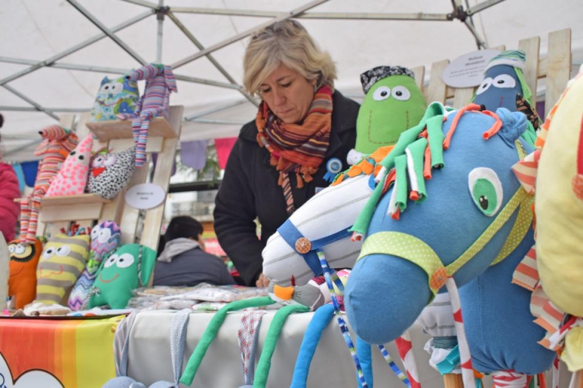 Las Ferias y Mercados Arriba Rosario ofrecen sus productos en el Parque a la Bandera