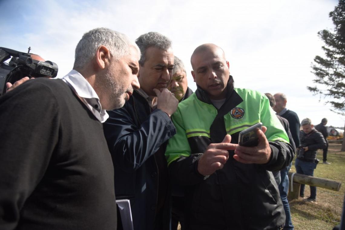 Quemas en islas: fuerte reclamo de Javkin junto a intendentes de la región
