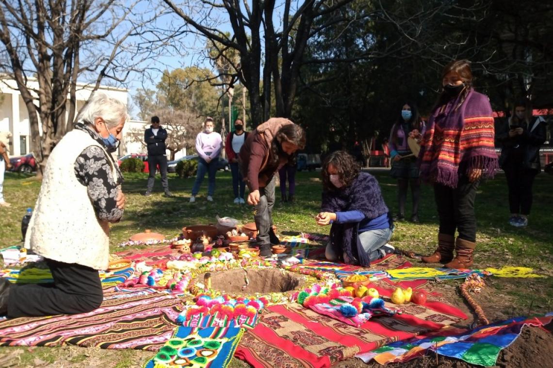 Convocan a participar de la Fiesta de la Pachamama en la plaza de los Pueblos Originarios
