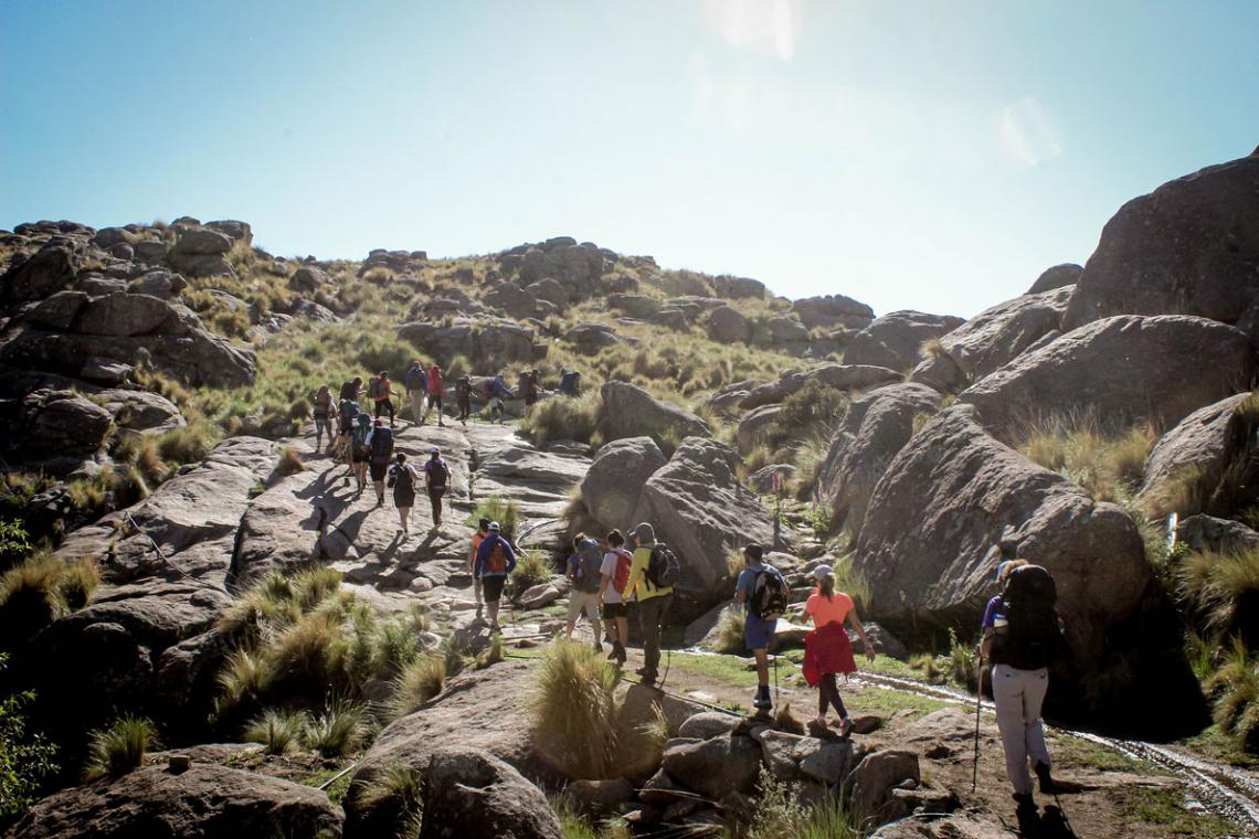 Rescatan a los estudiantes en cerro Champaquí, tras la muerte de una compañera