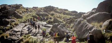 Rescatan a los estudiantes en cerro Champaquí, tras la muerte de una compañera