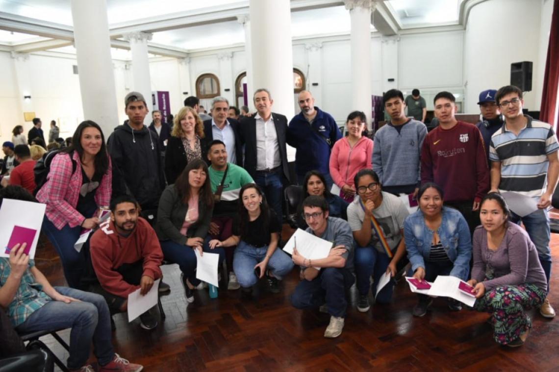El municipio y la UNR presentaron una secundaria virtual para jóvenes y adultos