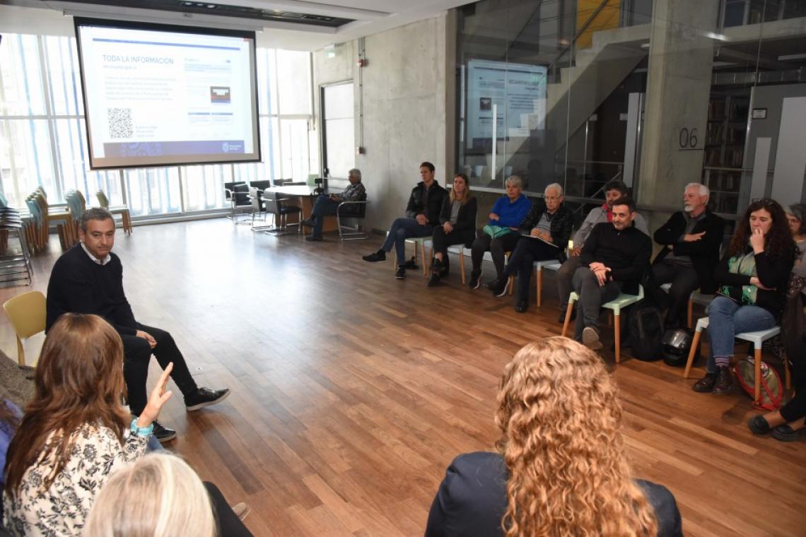 Quemas en islas: Javkin se reunió con ambientalistas y dio cuenta de todas las acciones que desarrolla el municipio
