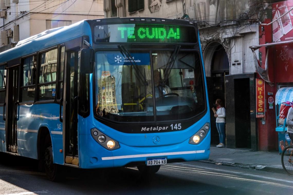 Ante la falta de subsidios nacionales, Córdoba, Santa Fe y Rosario actualizan la tarifa de transporte