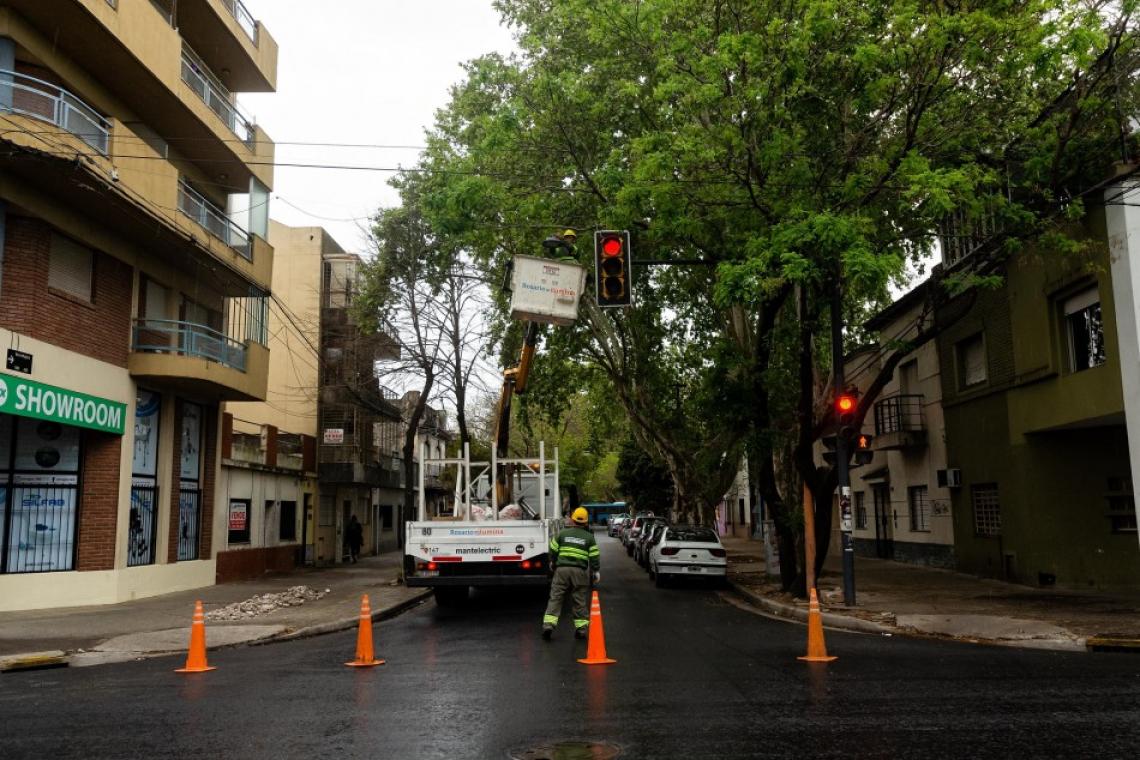 El Municipio comenzó la instalación de luminarias led en barrio Agote