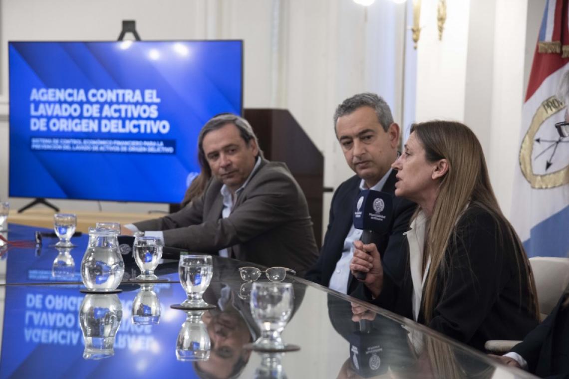 El intendente designó a la titular de la Agencia contra el lavado de activos de origen delictivo