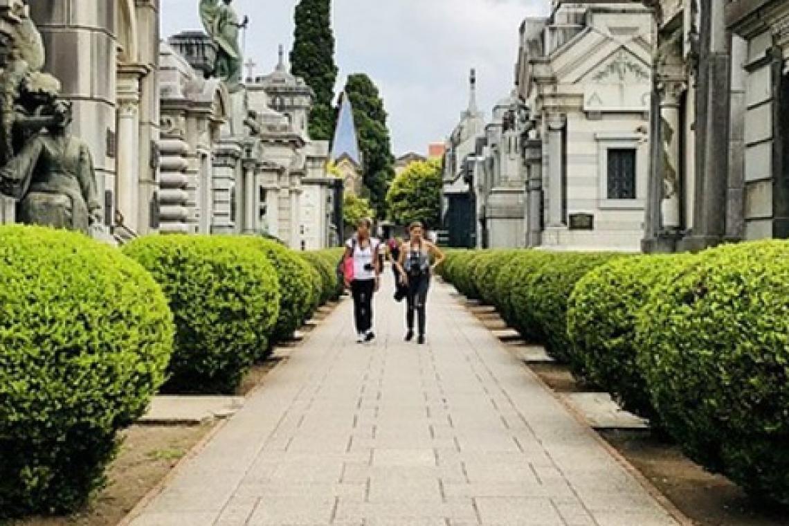 El Salvador se suma a las celebraciones por el mes de la bandera con una visita guiada