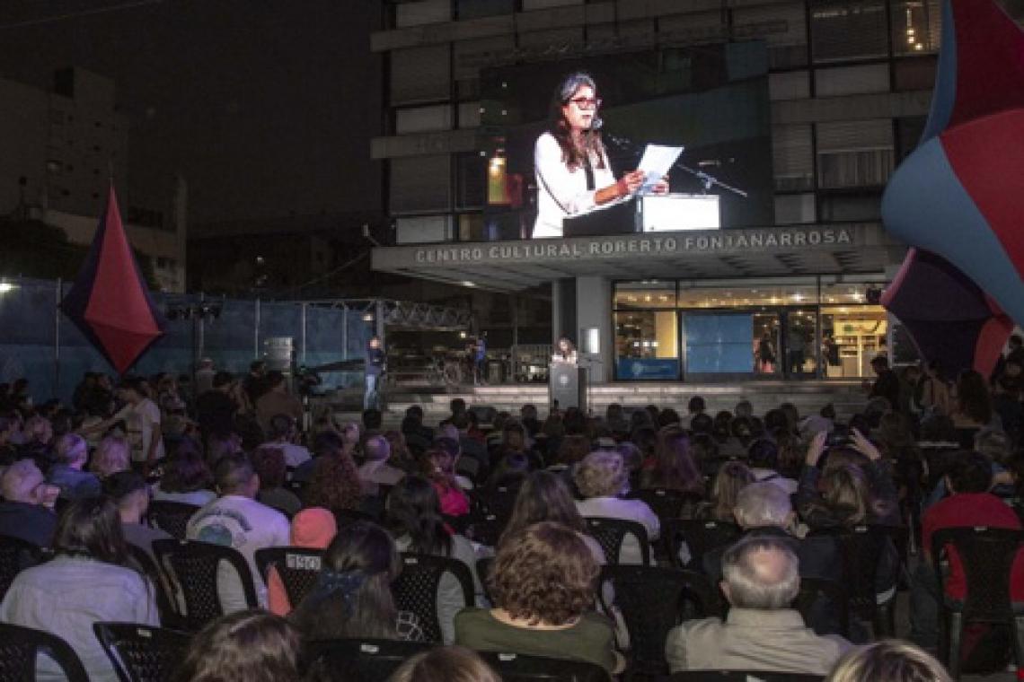 Una celebración de la democracia y la literatura: abrió sus puertas la Feria Internacional del Libro de Rosari