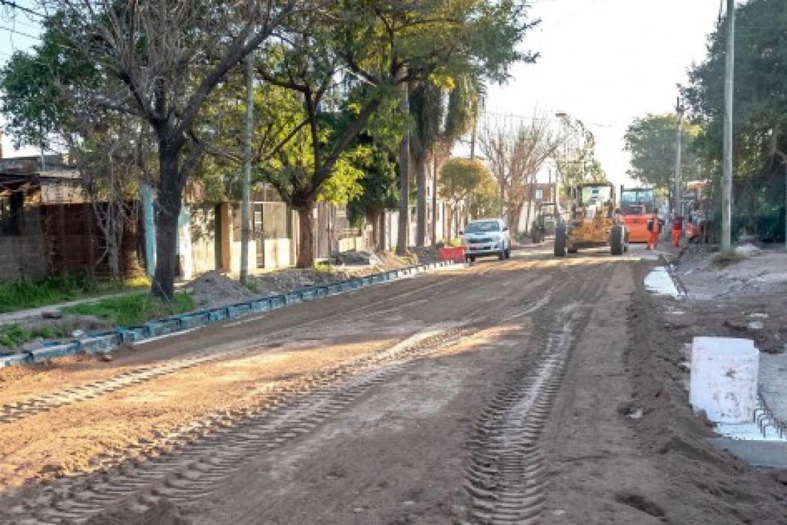 Avanza a buen ritmo la obra de pavimentación definitiva en un sector de barrio Empalme Graneros