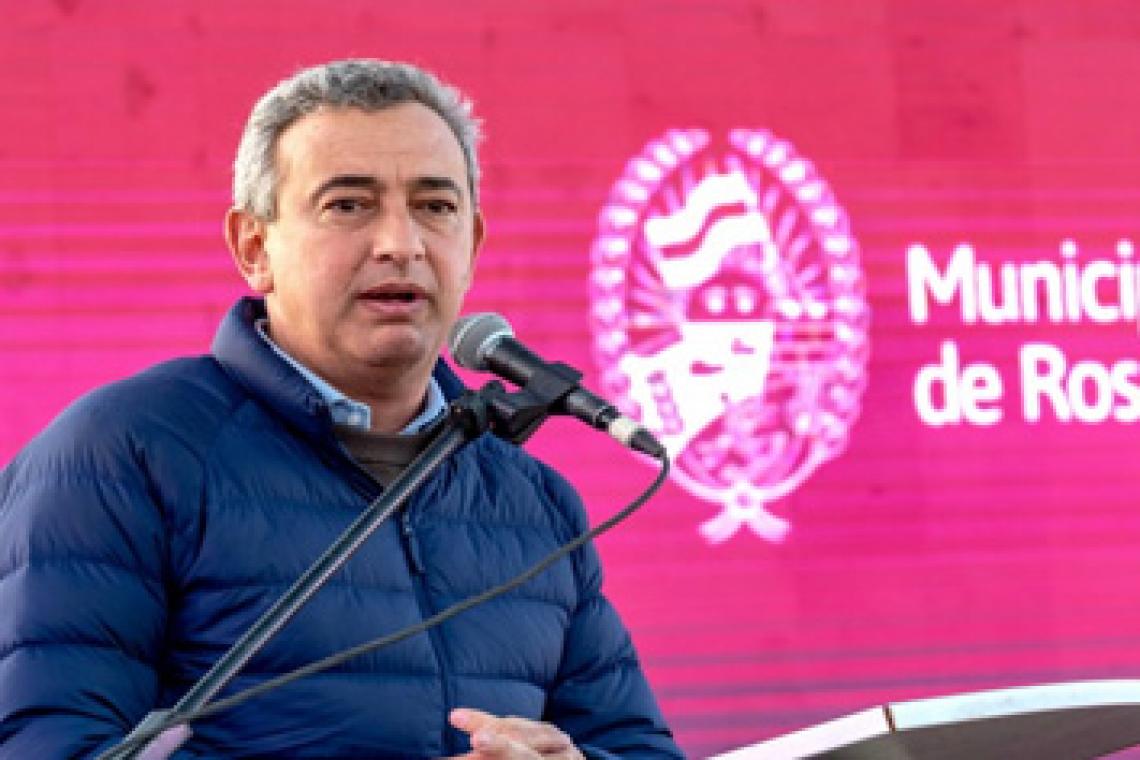 La Municipalidad y la UNR entregaron diplomas a 1.000 egresadas y egresados de la Escuela de Oficios