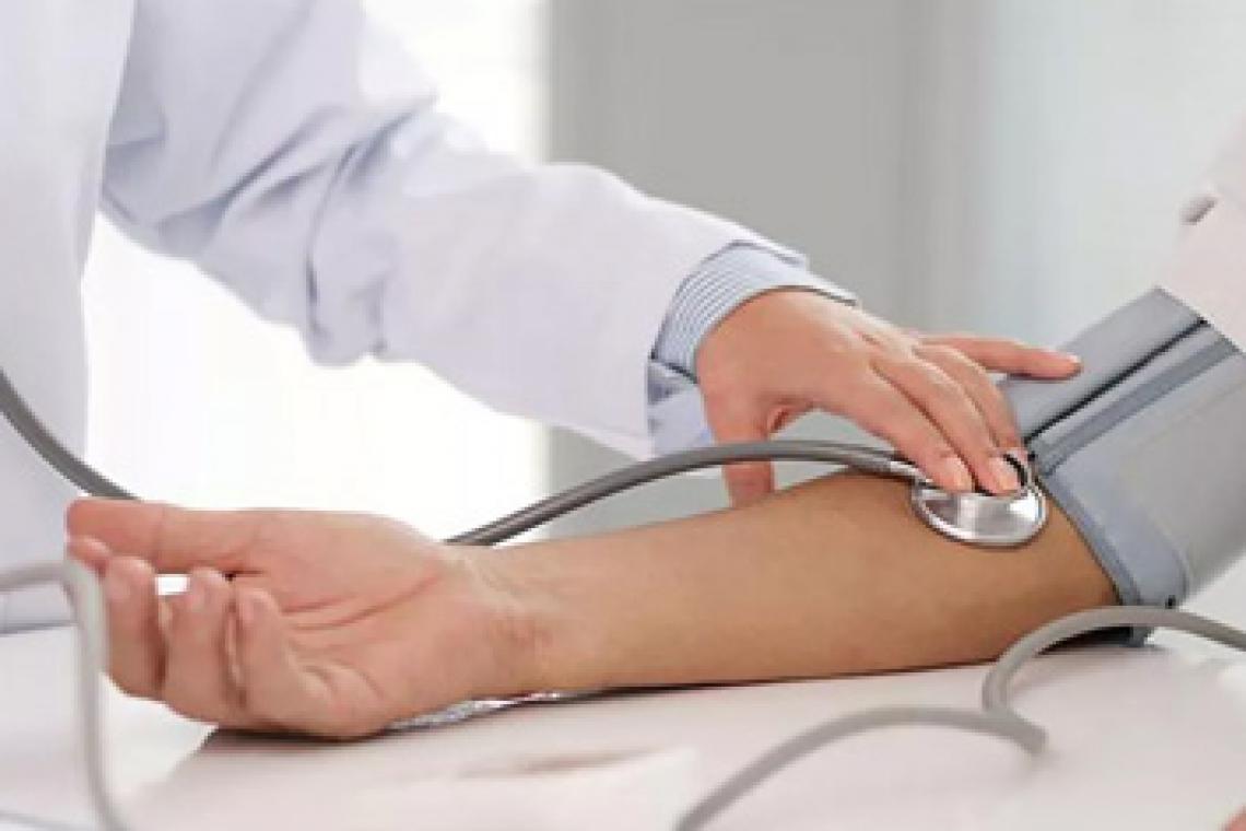 La mitad de los diagnósticados por hipertensión mejoraron con el uso del tensiómetro digital