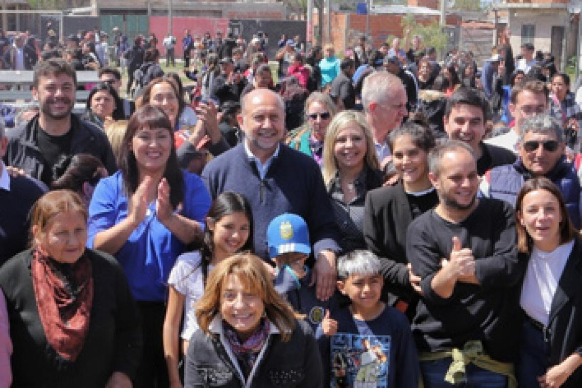 Anuncio de obras de urbanización integral en el barrio Los Pumitas de la ciudad de Rosario