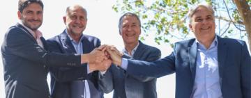 Perotti y Schiaretti rubricaron el contrato para dar inicio a la obra del acueducto interprovincial Santa Fe - Córdoba