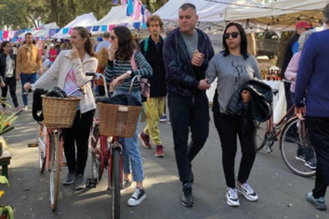 El municipio organiza una feria especial de las maternidades en plaza Sarmiento