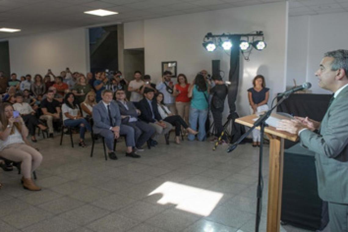 Javkin asumió en Empalme: «Comenzamos como vamos a gobernar estos 4 años, cerca de la gente»
