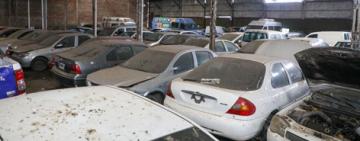 “Cementerio de autos”: Provincia pone en condiciones vehículos oficiales abandonados