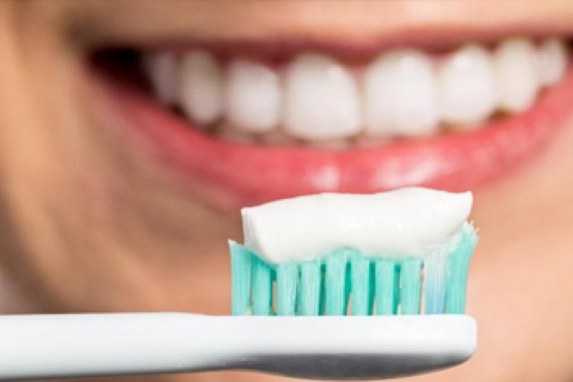 Cuál es la mejor manera de cepillarse los dientes