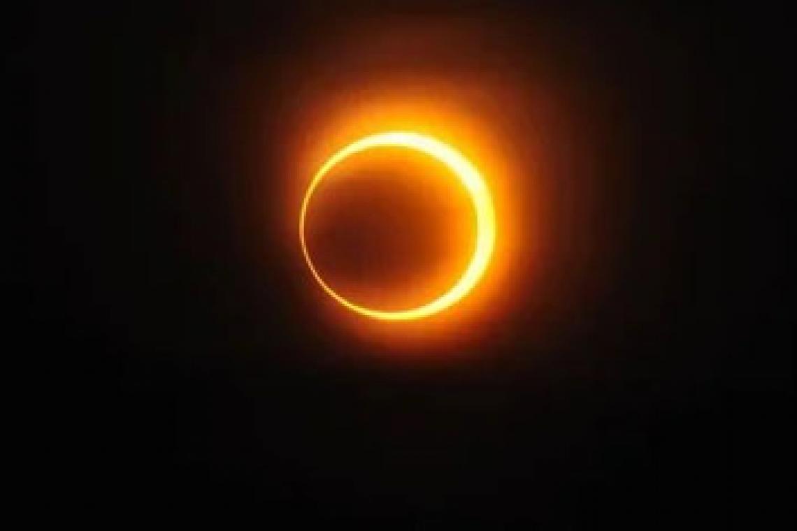Cómo es el eclipse solar anular que está por cubrir el cielo argentino