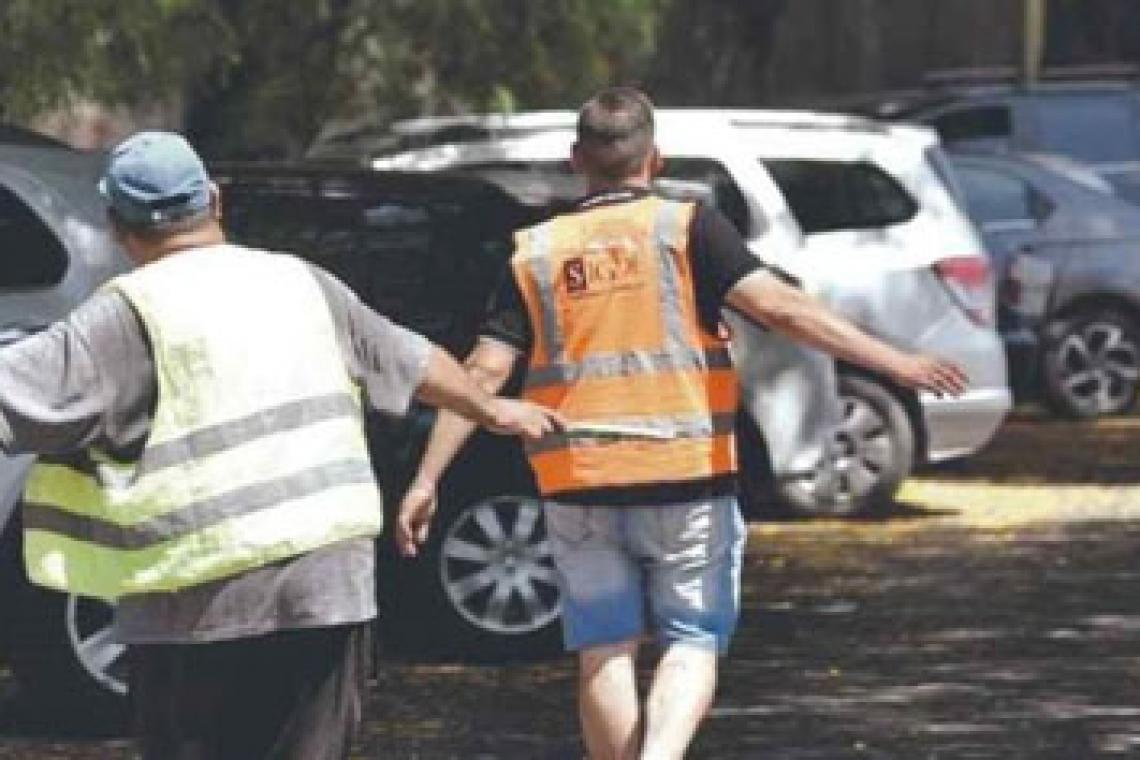 Fuertes controles policiales para desbaratar accionar de cuidacoches en la costanera de Rosario