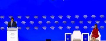"El mundo ha abrazado a la Argentina, que se convirtió en ejemplo mundial", dijo Milei en Davos