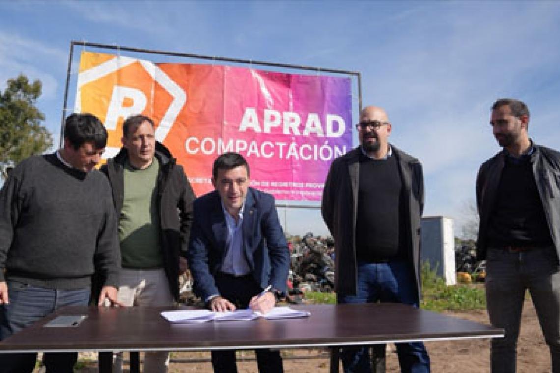 Rosario: Provincia comenzó a compactar vehículos del Corralón Municipal