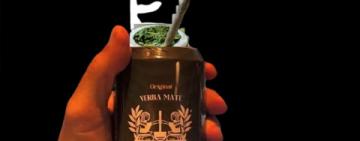  Salió un mate en lata, sin bombilla y mezclado con agua tónica!!