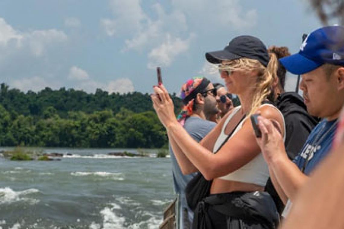 El truco de los turistas para ir a las Cataratas