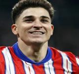 Video: el golazo de tiro libre de Julián Álvarez con el Atlético de Madrid frente al Espanyol