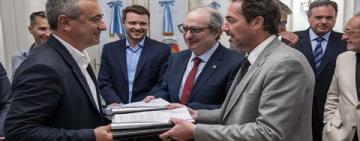 Pablo Javkin recibió aportes académicos de la UCA y la UNR: Autonomia de Rosario