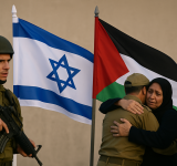 Israel cumplió con su parte del acuerdo y comenzó a liberar a prisioneros palestinos