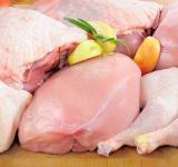 La sobreoferta de pollo por el cierre de las exportaciones baja los precios y dispara el consumo