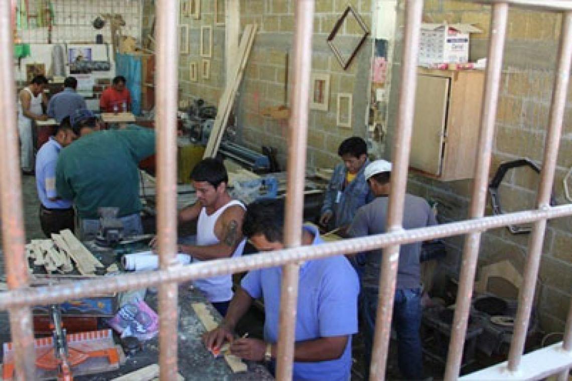 Santa Fe moderniza su política penitenciaria para que los presos produzcan más en los talleres carcelarios