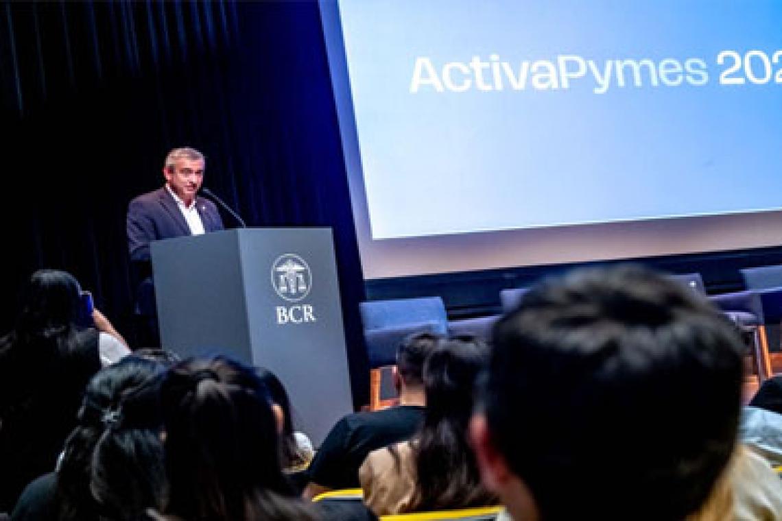  Javkin presidió la apertura del foro local destinado a impulsar el desarrollo empresarial